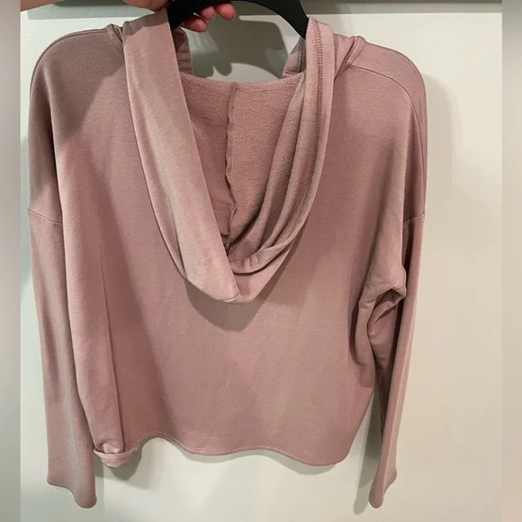 Beyond Yoga Mauve Lace-Up Cropped Sweatshirt - Picture 4 of 4